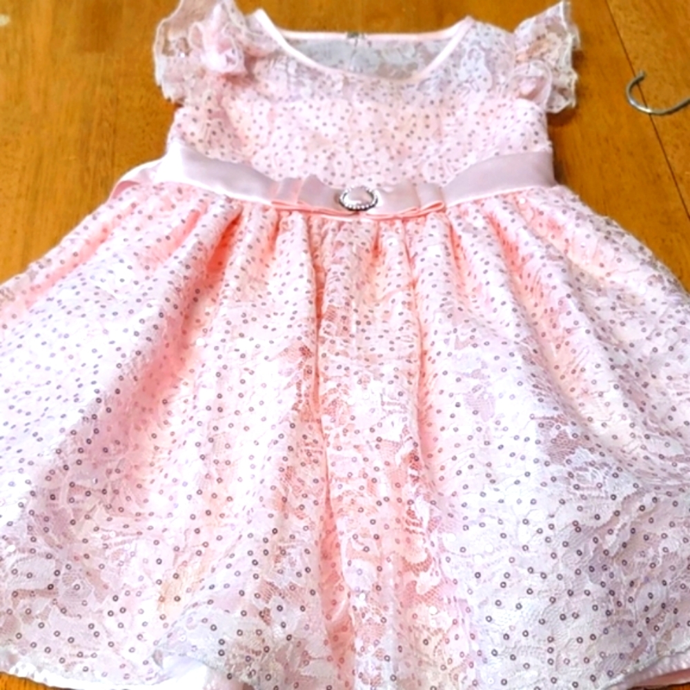 Princess Faith Pink Sz 5T sparkly sequence dress with bow. Like New